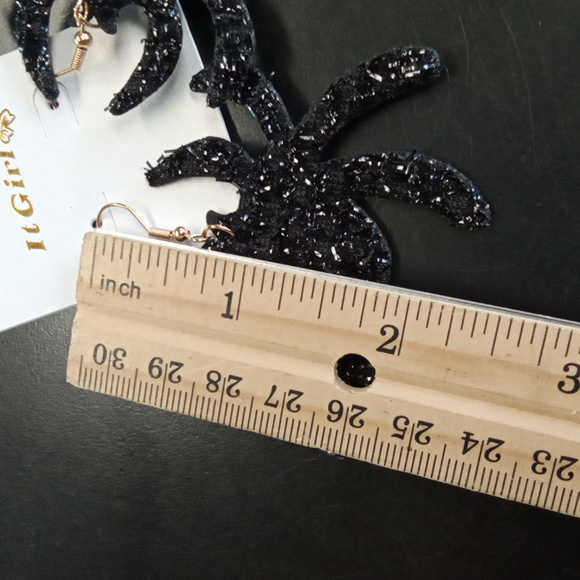 3 For $15 Creepy-Crawly Chic Spider Earrings ๐ท๏ธโจ - Picture 4 of 4